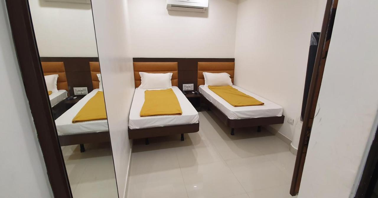 Hotel N K Бгудж Екстер'єр фото